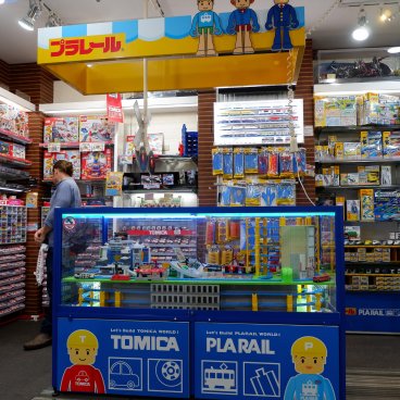 Kiddy Land (Harajuku, Tokyo), corner petites voitures Tomica et trains dans le magasin