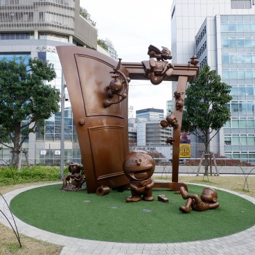 Parc Miyashita (Tokyo), représentation Doraemon sur le toit-terrasse