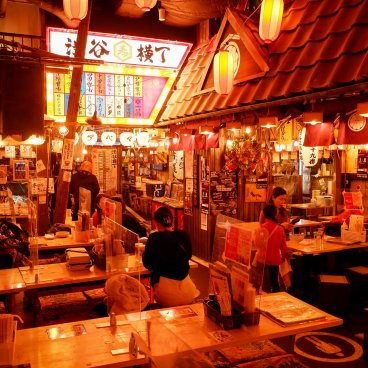 Parc Miyashita (Tokyo), à l'intérieur d'un bar izakaya du Shibuya Yokocho