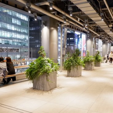 Parc Miyashita (Tokyo), aire de repos du complexe la nuit
