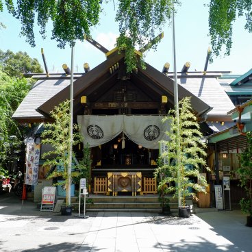 Marché extérieur de Tsukiji (Tokyo), pavillon principal du sanctuaire Namiyoke Inari-jinja