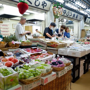 Marché extérieur de Tsukiji (Tokyo),  marchand de fruits et légumes à Tsukiji Uogashi