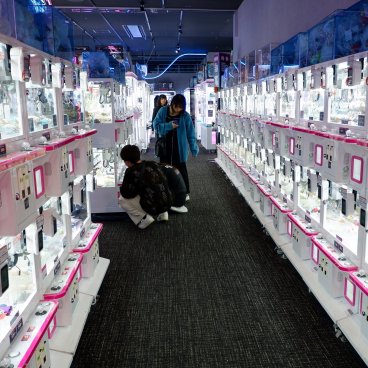 Kabukicho Tower (Tokyo), machines à pince dans la salle d'arcade Bandai Namco