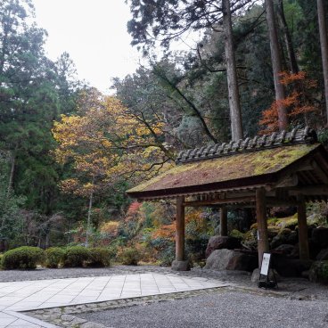 Kuon-ji (Minobu), pavillon pour les ablutions à l'entrée du mausolée de Nichiren Shonin