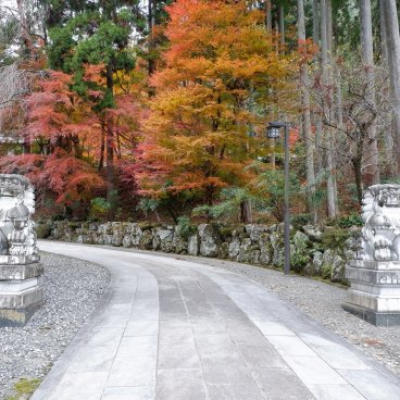 Kuon-ji (Minobu), chemin d'accès dans la zone du mausolée de Nichiren Shonin