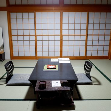 Seiko Grand Hotel (Péninsule d'Oga, Akita), chambre japonaise disposée en salon 2