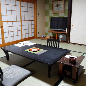 Seiko Grand Hotel (Péninsule d'Oga, Akita), chambre japonaise disposée en salon