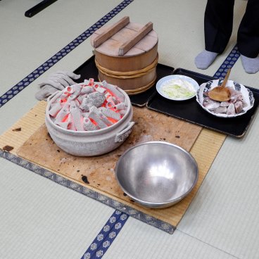 Seiko Grand Hotel (Péninsule d'Oga, Akita), démonstration de cuisine Ishiyaki : soupe de dorade aux pierres bouillantes