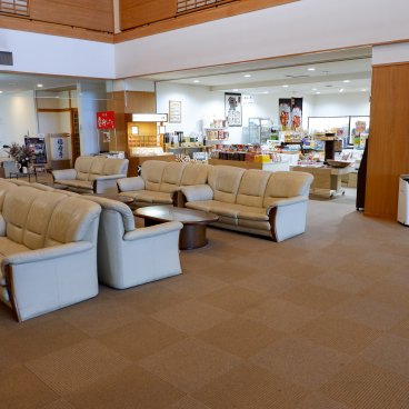 Seiko Grand Hotel (Péninsule d'Oga, Akita), vue sur le hall de réception de l'établissement