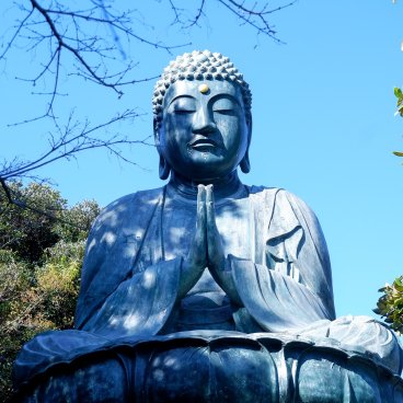 Cimetière de Yanaka (Tokyo), Bouddha en bronze du temple Tenno-ji 2