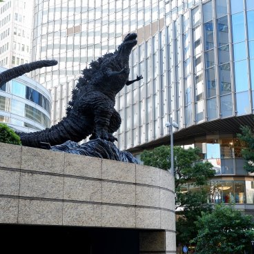 Hibiya (Tokyo), statue de Godzilla devant Hibiya Tokyo Midtown 2