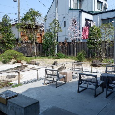 Starbucks Kawagoe Kanetsuki-dori, terrasse extérieure et jardin japonais