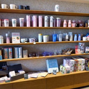 Starbucks Kawagoe Kanetsuki-dori, rayon produits dérivés en vente