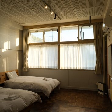 Kanoya (péninsule d'Osumi, Kagoshima), ancienne école Yukusa réhabilitée en hôtel