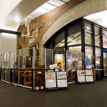 Yurakucho (Tokyo), complexe Hibiya Okuroji sous les voies ferrées direction Shimbashi