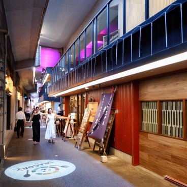 Yurakucho (Tokyo), yokocho Uracori sous les voies ferrées direction Shimbashi et Ginza 2