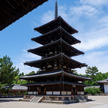 Horyu-ji (Ikaruga), Pagode de 5 étages dans le cloître Sai-in Garan