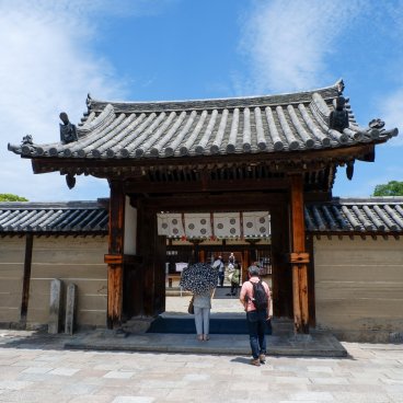 Horyu-ji (Ikaruga), Entrée de la partie orientale du temple To-in Garan