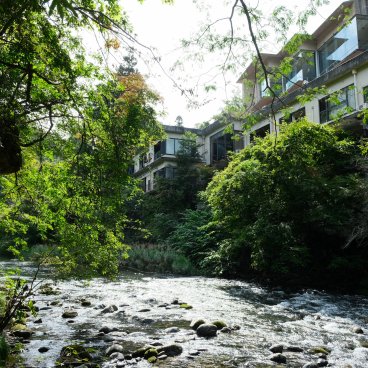 Gorges de Kakusenkei (Yamanaka Onsen), promenade au bord de la rivière Daishoji
