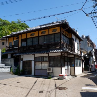Dogo Onsen (Matsuyama), Rue des hauteurs de Dogo Onsen