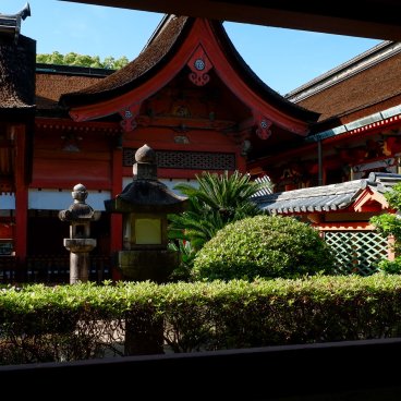 Dogo Onsen (Matsuyama), Cloître du sanctuaire Isaniwa-jinja