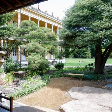 Kyu Iwasaki-tei Teien (Tokyo), vue depuis le pavillon japonais 2