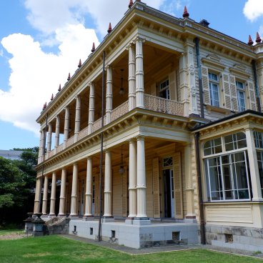 Kyu Iwasaki-tei Teien (Tokyo), vue sur la résidence occidentale