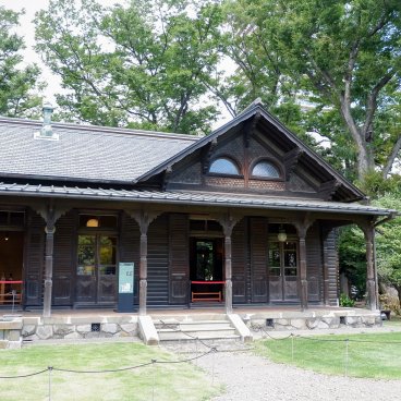 Kyu Iwasaki-tei Teien (Tokyo), vue sur la maison de billard