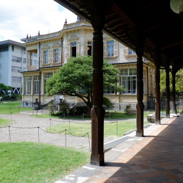 Kyu Iwasaki-tei Teien (Tokyo), vue depuis la maison de billard