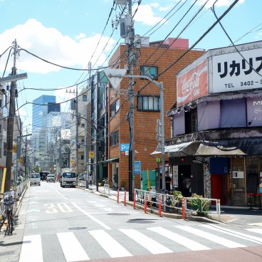 Meiji Jingu Gaien (Tokyo), petite rue du quartier de Jingumae (Shibuya) non loin du Stade olympique