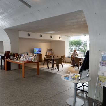 Shinjuku Ruriko-in Byakurenge-do (Tokyo), rez-de-chaussée du temple bouddhiste