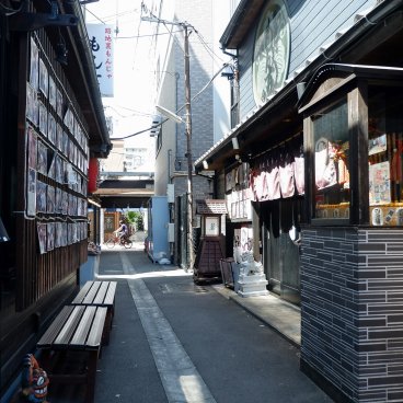 Tsukishima Monja Street (Tokyo), petite rue perpendiculaire du quartier