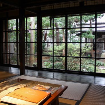 Maison traditionnelle Yoshijima (Takayama), vue intérieure sur le jardin de la résidence