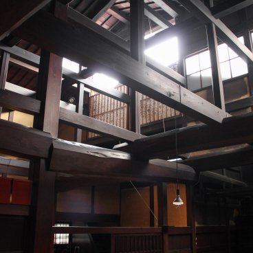 Maison traditionnelle Yoshijima (Takayama), poutres de l'atrium
