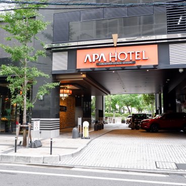 APA Hotel Hiroshima-Ekimae Ohashi, entrée de l'hôtel par le parking