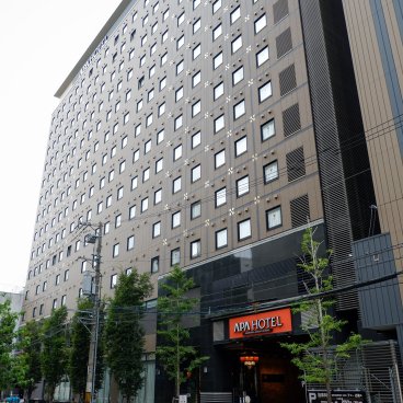 APA Hotel Hiroshima-Ekimae Ohashi, façade de l'hôtel côté parking