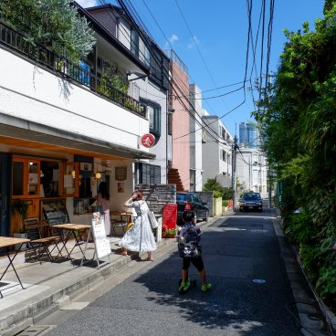 Sunny Hills (Tokyo), ruelle du quartier Minami-Aoyama autour de la boutique