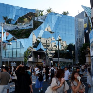Tokyu Plaza Harajuku (Harakado), vue sur la façade déstructurée