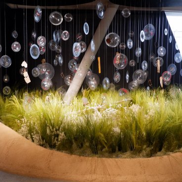 Tokyu Plaza Harajuku (Harakado), décoration intérieure sur le thème du végétal