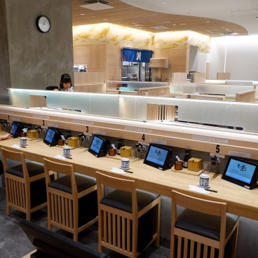 Tokyu Plaza Harajuku (Harakado), restaurant de sushis de style Kaiten-zushi