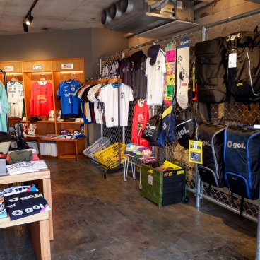 gol. STORE TSUBASA (Tokyo), aperçu de la boutique de vêtements de football