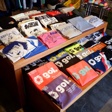 gol. STORE TSUBASA (Tokyo), rayon de tee-shirts à l'effigie de Captain Tsubasa