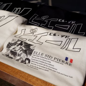 gol. STORE TSUBASA (Tokyo), maillots à l'effigie de Captain Tsubasa