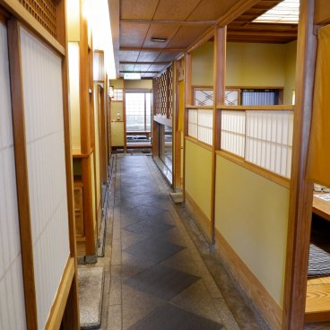 Gontaro Honten (Kyoto), couloir d'accès aux espaces de restauration