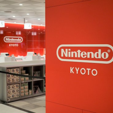 Nintendo Kyoto (Takashimaya), logo et caisses de la boutique officielle