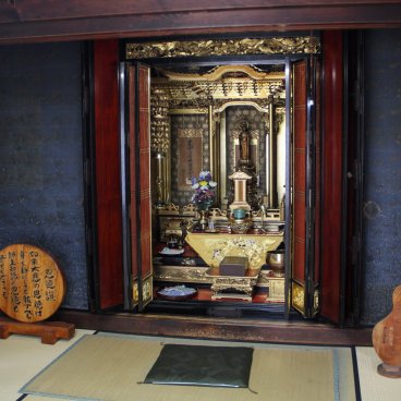 Résidence Wada (Shirakawa-go), autel bouddhiste de la famille