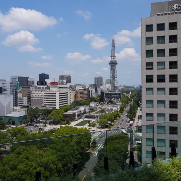 The Royal Park Hotel Iconic Nagoya, vue sur la tour Mirai Tower depuis la terrasse de l'étage 7F