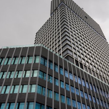 The Royal Park Hotel Iconic Nagoya, vue sur le bâtiment Chunichi Building