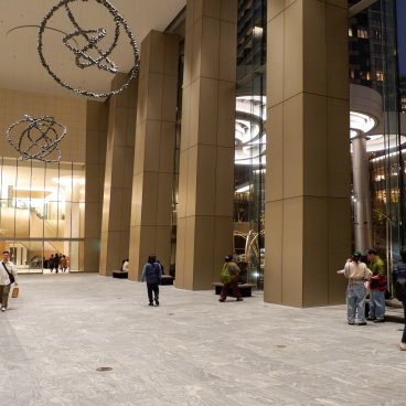 Azabudai Hills (Tokyo), hall et design intérieur du complexe