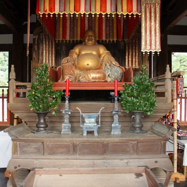 Manpuku-ji (Uji), pavillon Tennoden et statue de Hotei du temple